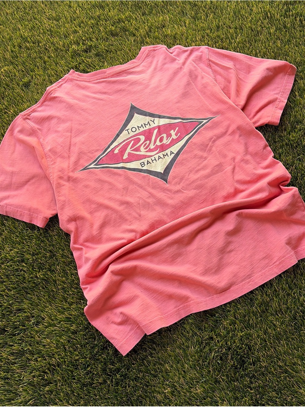 Tommy Bahama Relax Red Graphic Tee Vintage Casual T-shirt